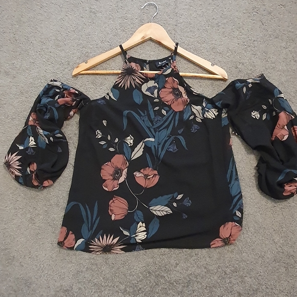 Bardot size 8 cold shoulder blouse with flowy sleeves and floral print - Picture 2 of 5